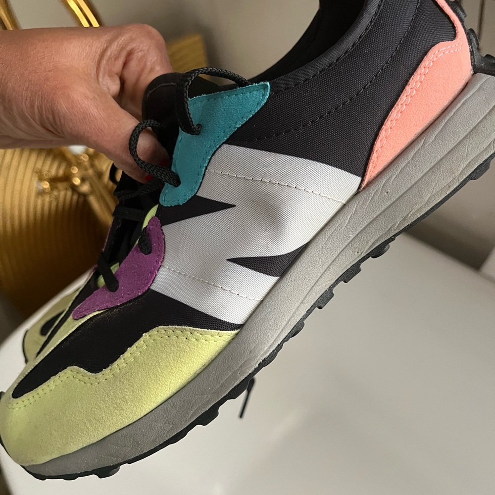 EUC NEW BALANCE 327 BOYS 6.5